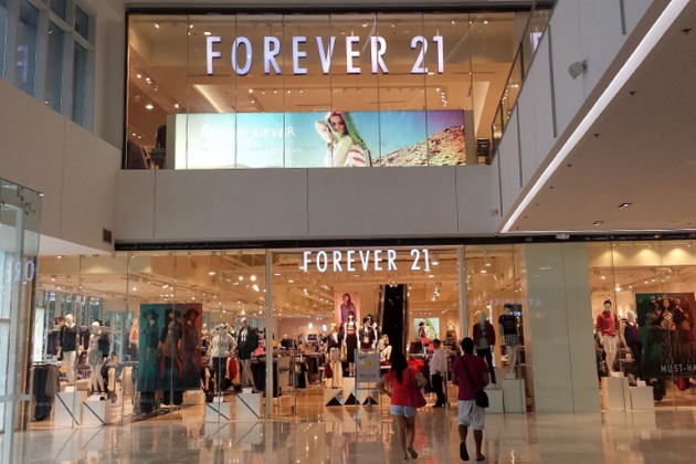 Сеть магазинов одежды Forever 21 оказалась на грани банкротства