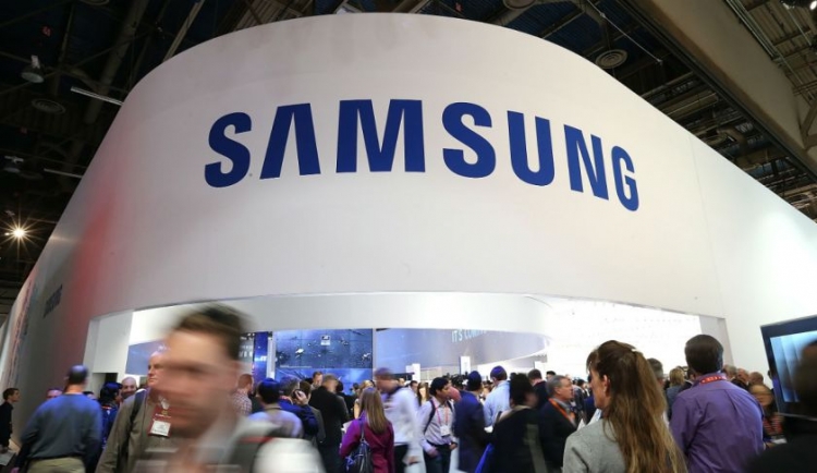 Чистая прибыль Samsung рухнула на 30