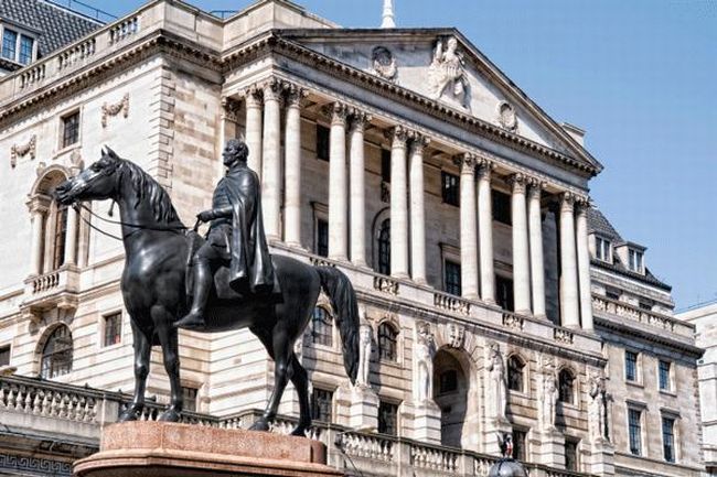 Банк Британии в первый раз за 10 лет поднял базовую ставку