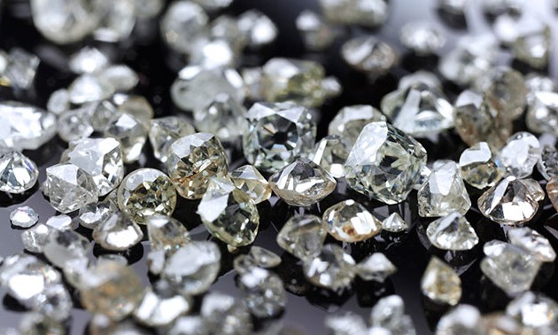 Добыча алмазов De Beers сократилась в III квартале
