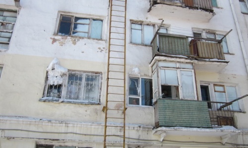 Жители двух ветхих общежитий в Астане уже 10 лет ждут сноса 